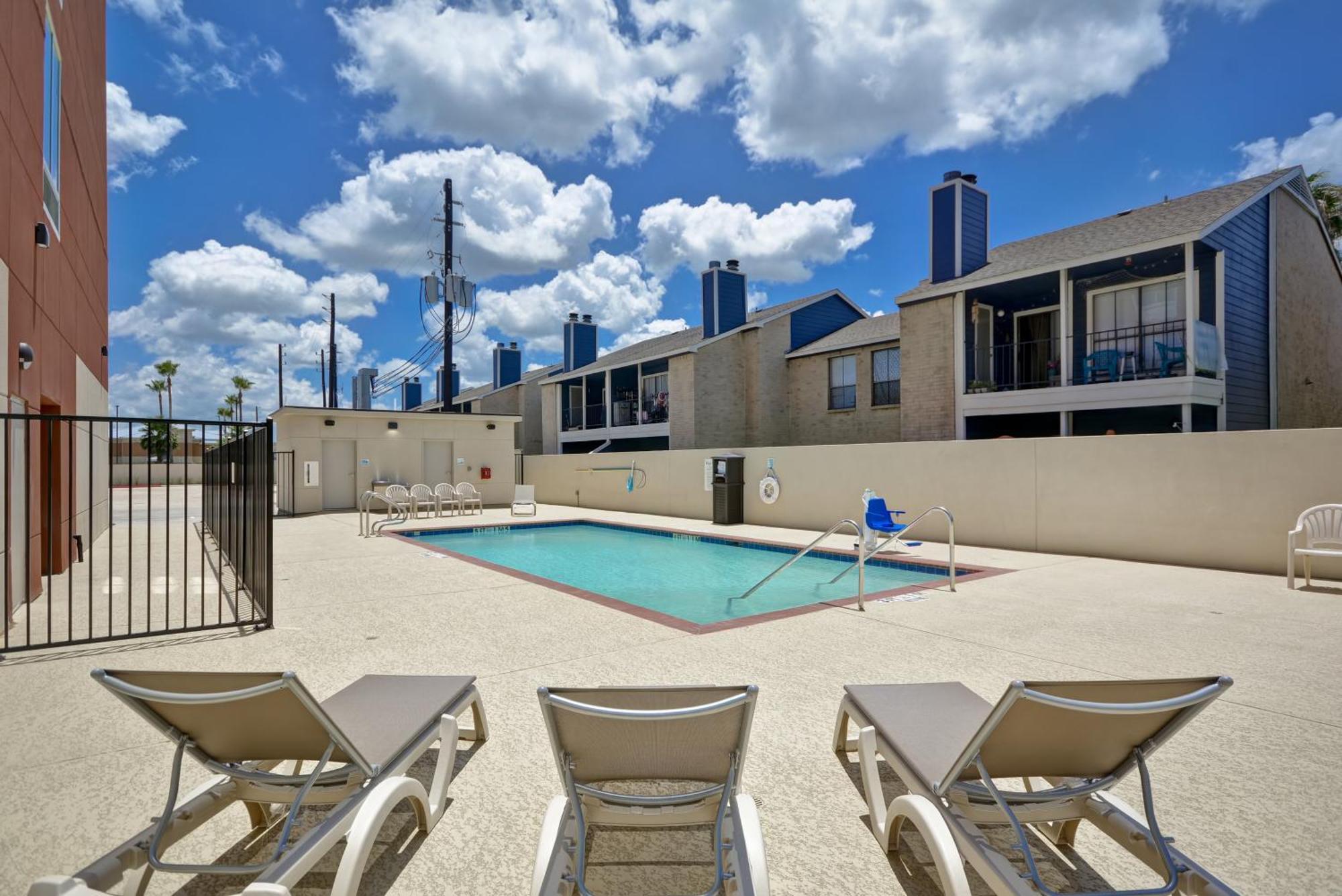 Holiday Inn Express & Suites - Houston Nasa - Boardwalk Area By Ihg Seabrook Extérieur photo